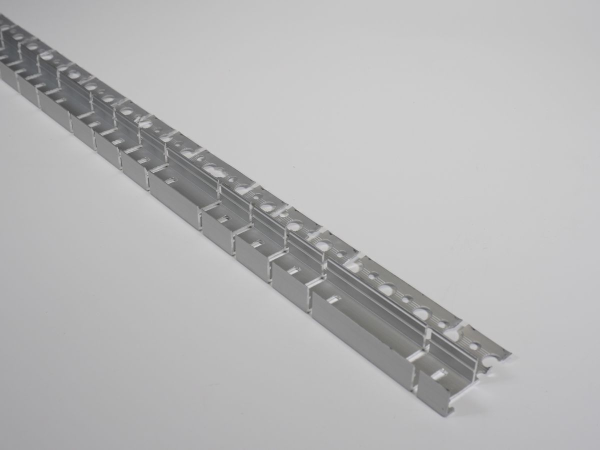 รางอลูมิเนียมดัดโค้งปีกเดี่ยว 4