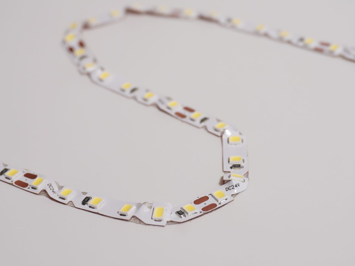 ไฟเส้นที่เกิดมาเพื่อเลี้ยวมุม เปลี่ยนดีไซน์โค้งให้ง่ายแบบไม่ต้องตัดต่อ