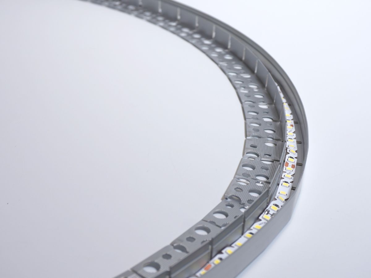 ใช้ร่วมกับรางอลูมิเนียมโค้งได้ดี